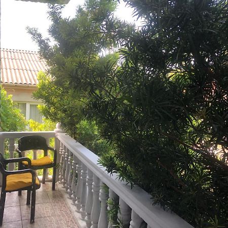 Twins Guest House By Black Sea Kobuleti Bagian luar foto