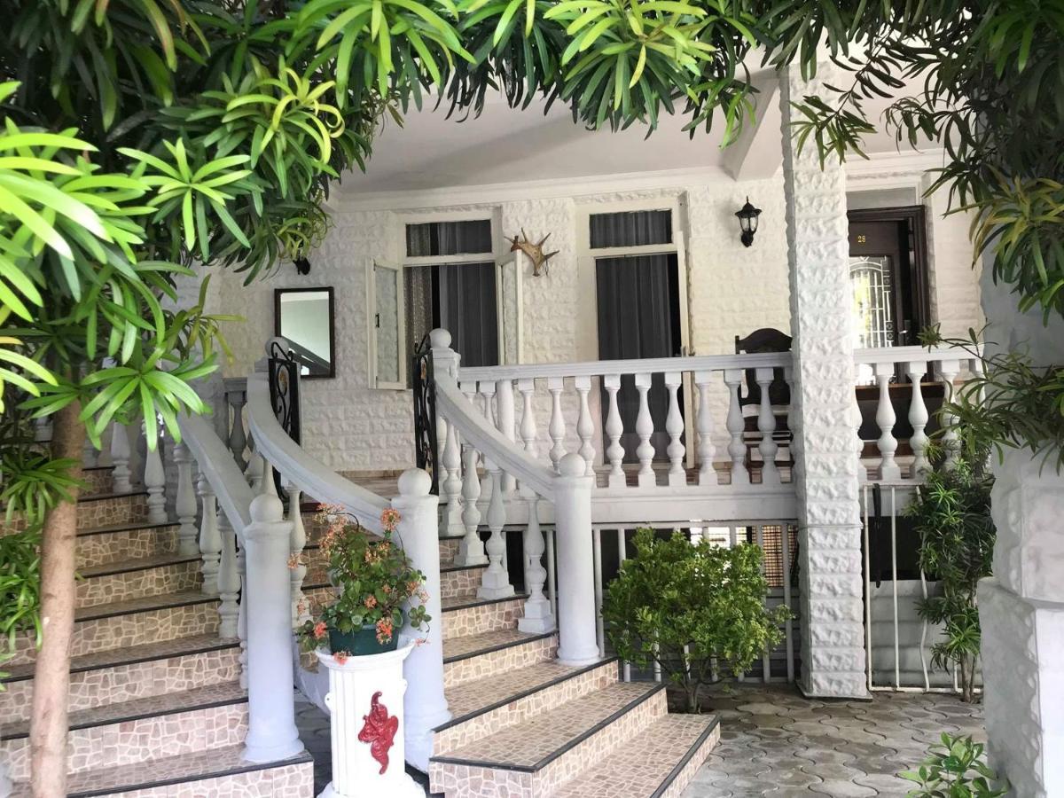 Twins Guest House By Black Sea Kobuleti Bagian luar foto