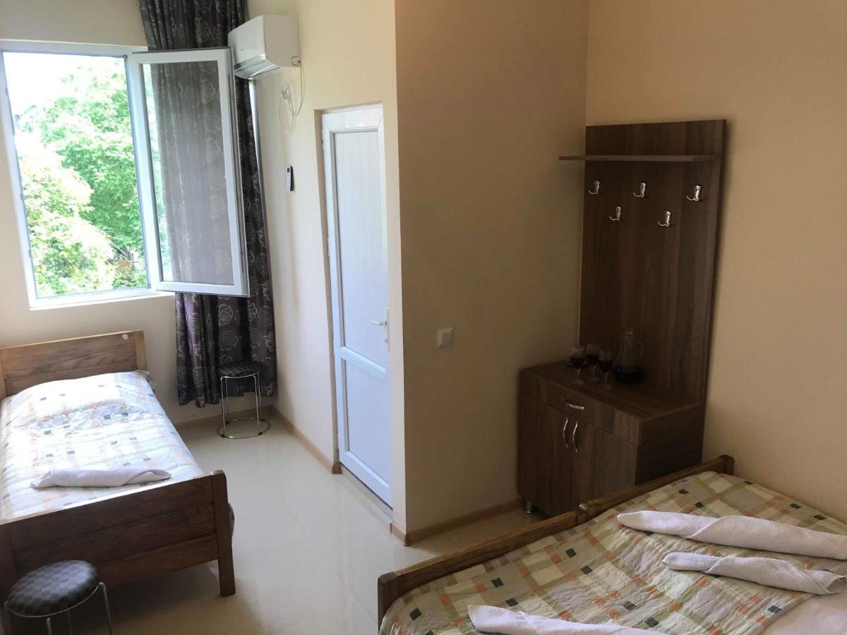 Twins Guest House By Black Sea Kobuleti Bagian luar foto