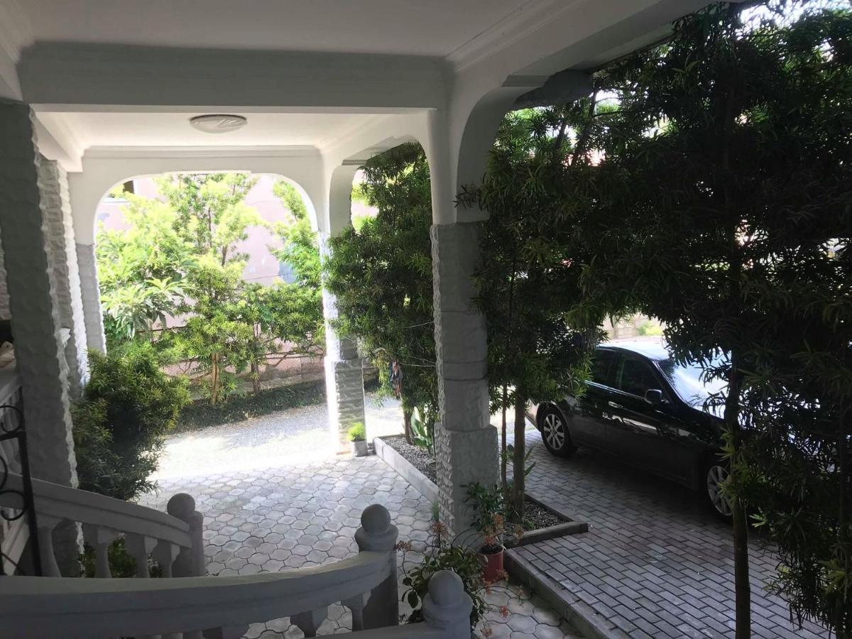 Twins Guest House By Black Sea Kobuleti Bagian luar foto
