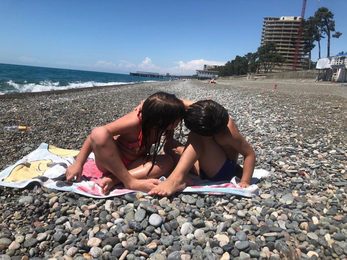 Twins Guest House By Black Sea Kobuleti Bagian luar foto