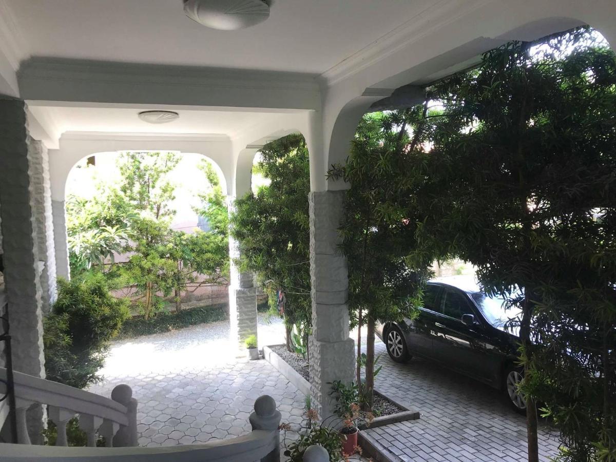Twins Guest House By Black Sea Kobuleti Bagian luar foto