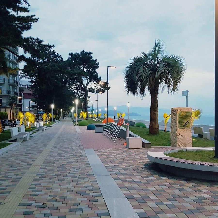 Twins Guest House By Black Sea Kobuleti Bagian luar foto