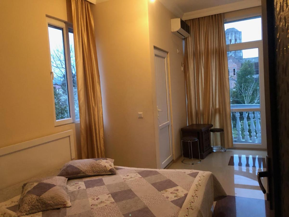 Twins Guest House By Black Sea Kobuleti Bagian luar foto