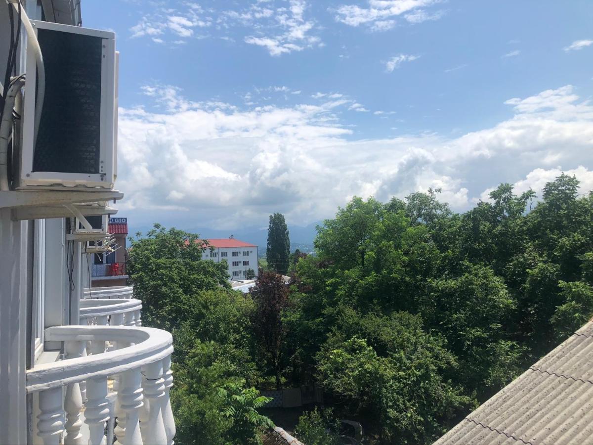 Twins Guest House By Black Sea Kobuleti Bagian luar foto