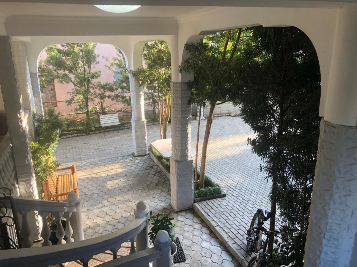 Twins Guest House By Black Sea Kobuleti Bagian luar foto