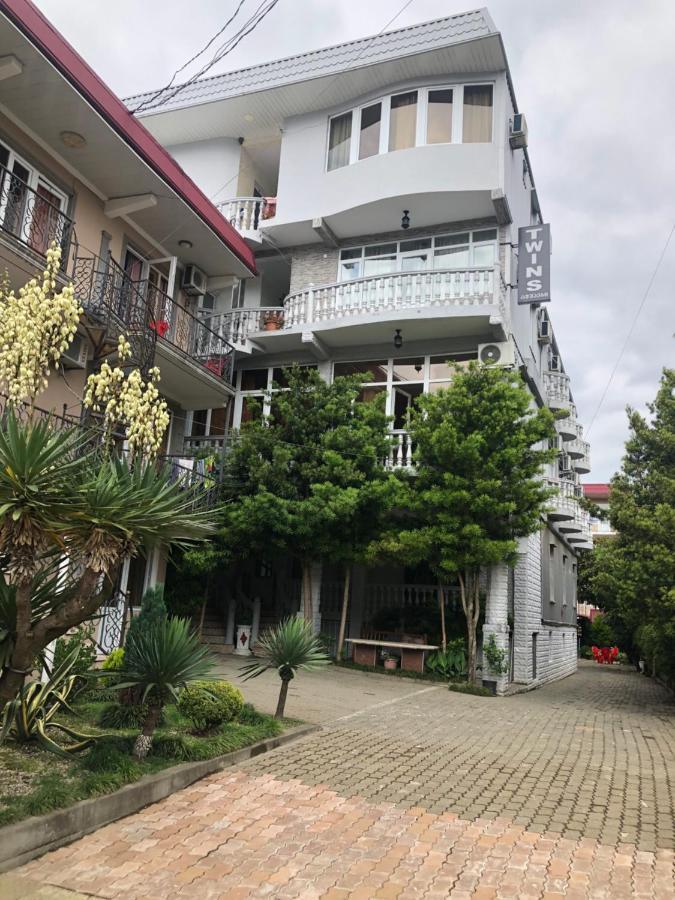 Twins Guest House By Black Sea Kobuleti Bagian luar foto