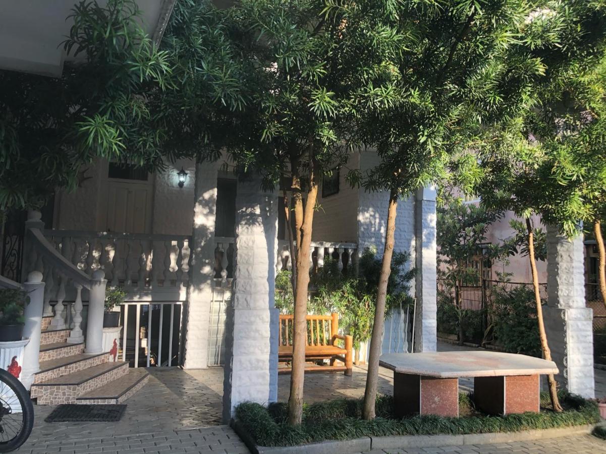 Twins Guest House By Black Sea Kobuleti Bagian luar foto