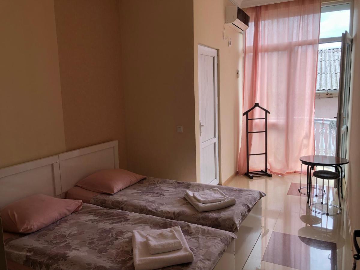 Twins Guest House By Black Sea Kobuleti Bagian luar foto