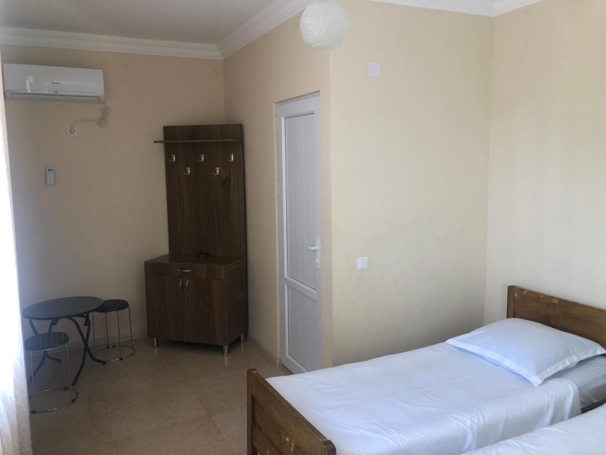 Twins Guest House By Black Sea Kobuleti Bagian luar foto