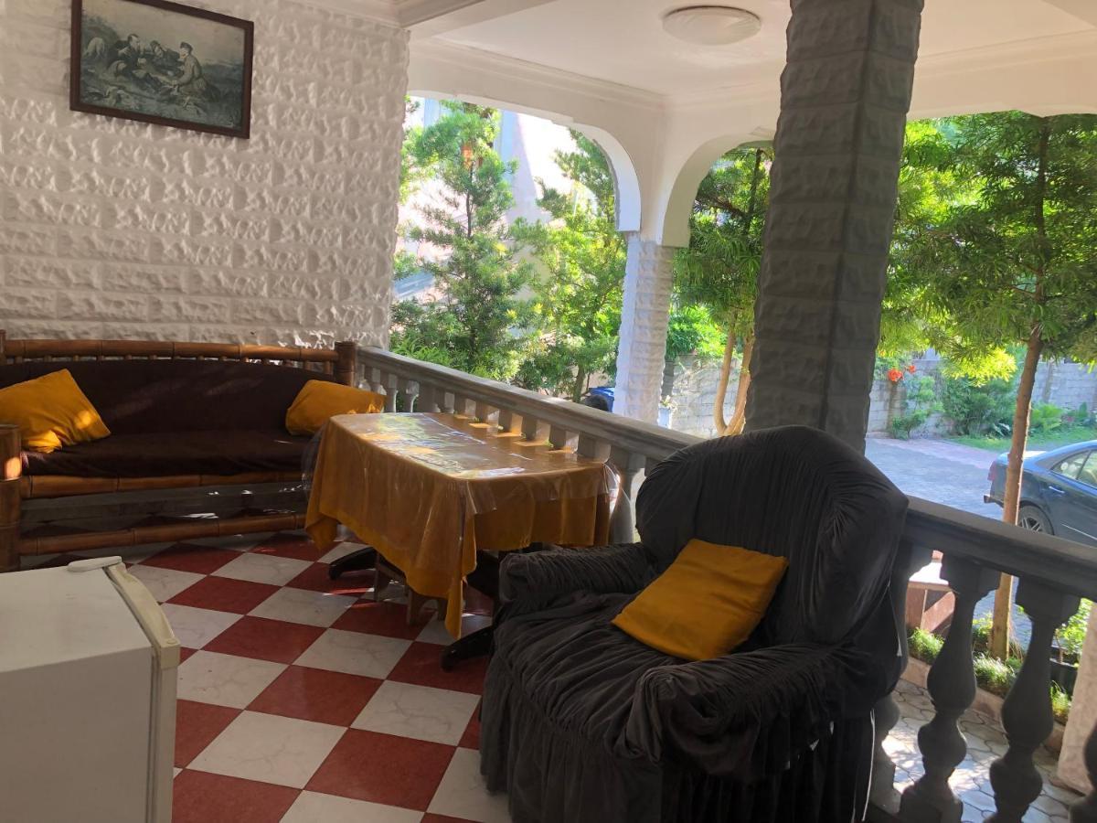 Twins Guest House By Black Sea Kobuleti Bagian luar foto