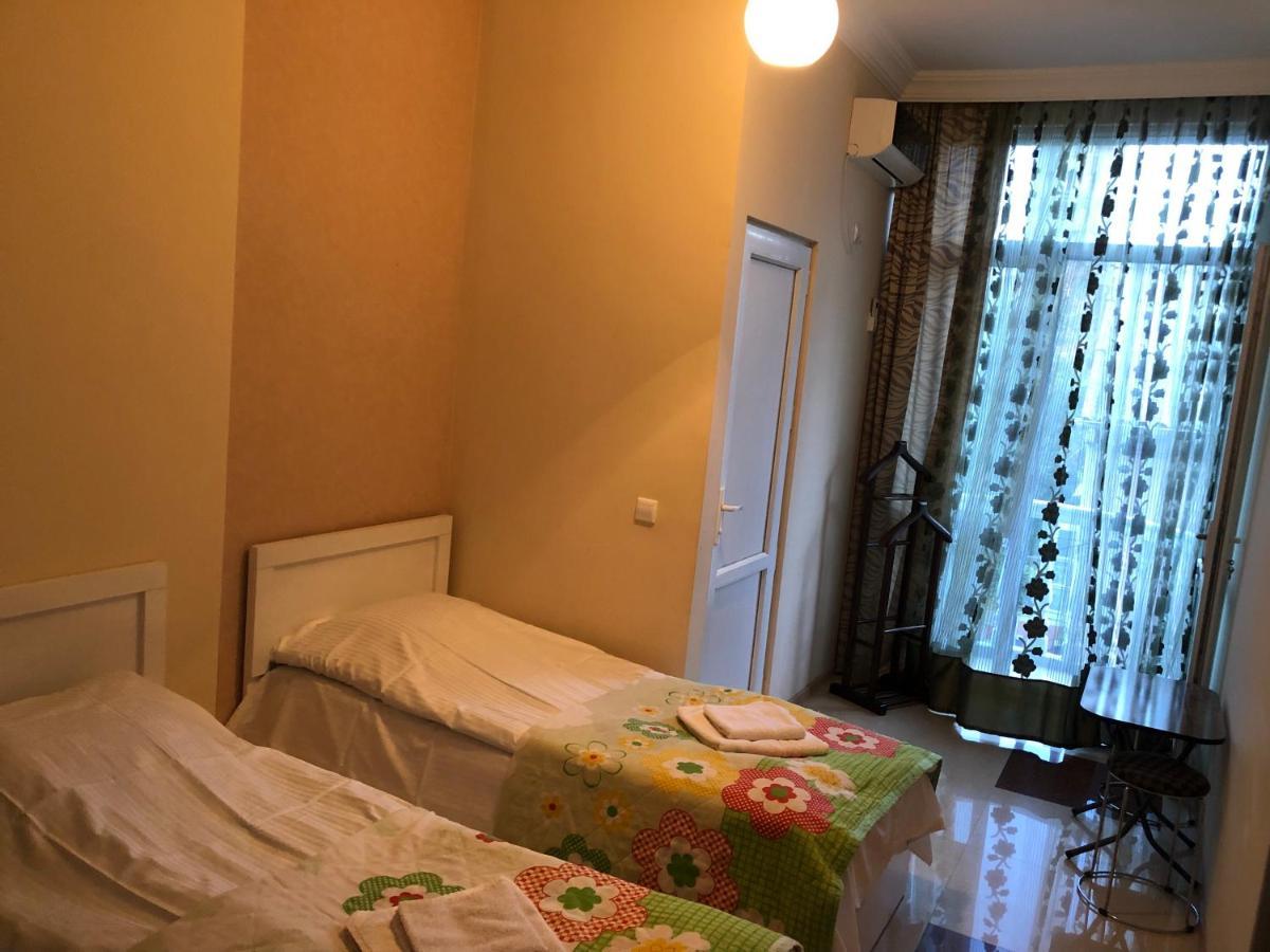 Twins Guest House By Black Sea Kobuleti Bagian luar foto