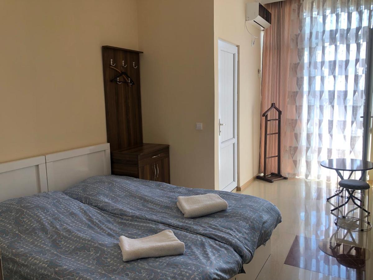 Twins Guest House By Black Sea Kobuleti Bagian luar foto