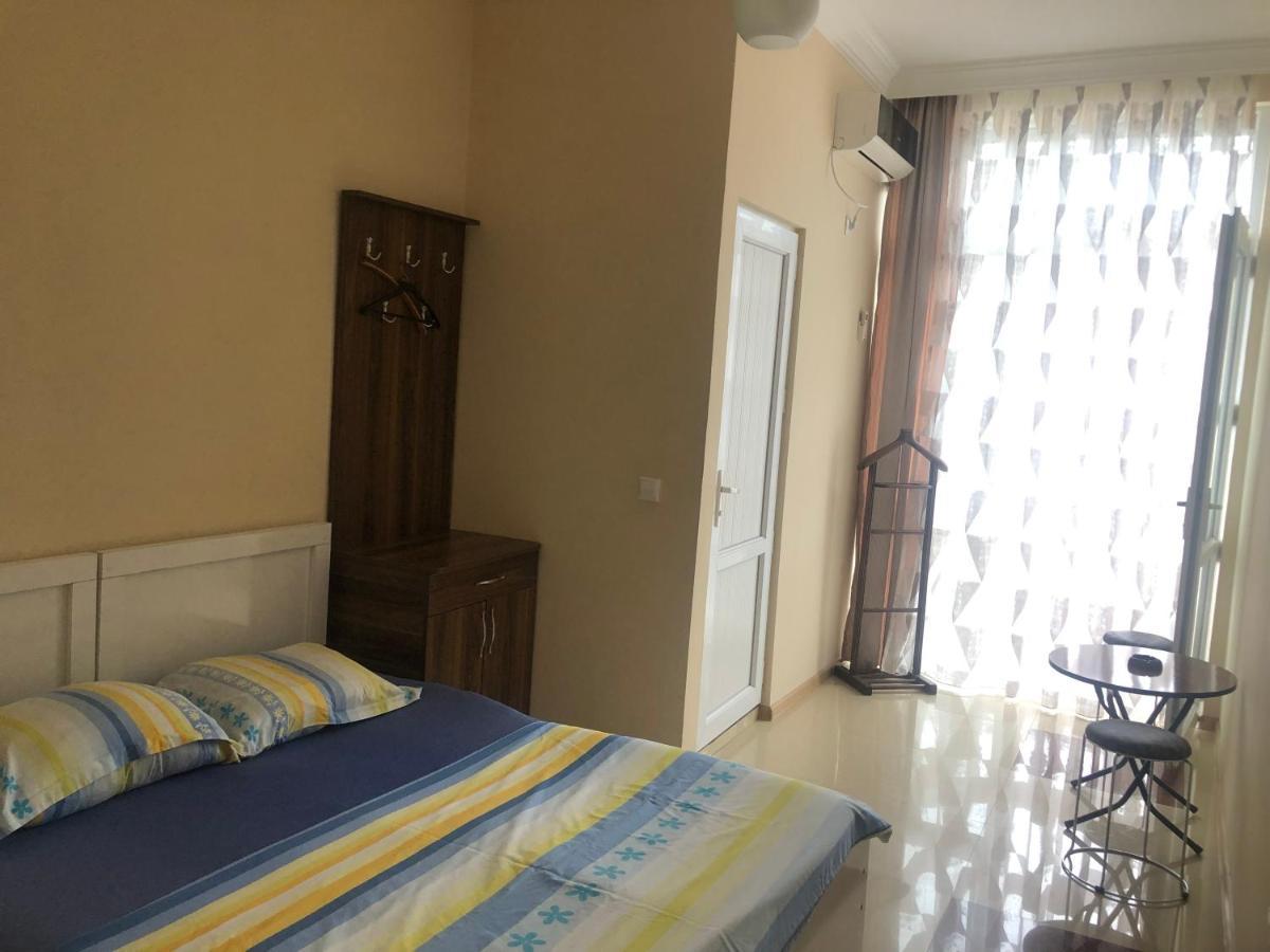 Twins Guest House By Black Sea Kobuleti Bagian luar foto