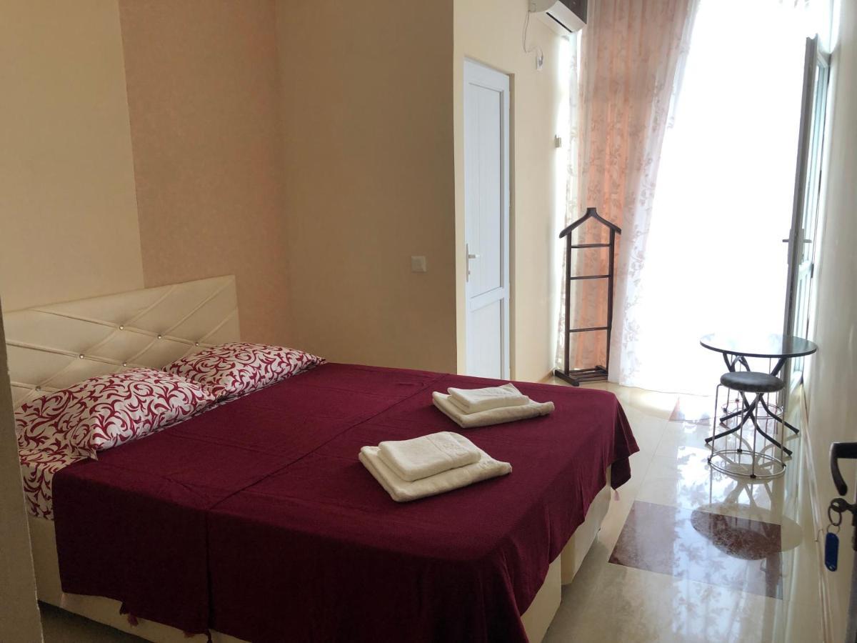 Twins Guest House By Black Sea Kobuleti Bagian luar foto