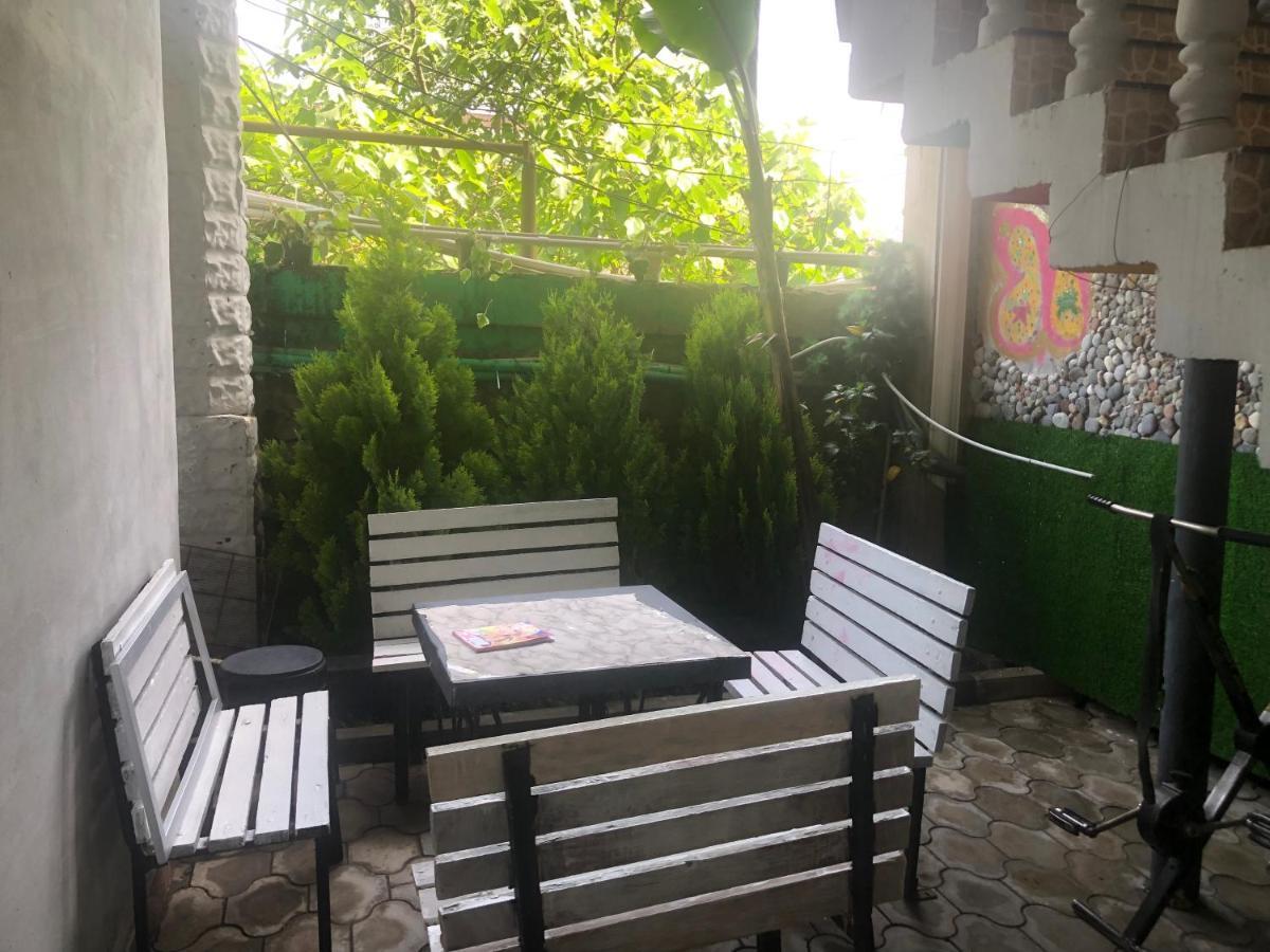 Twins Guest House By Black Sea Kobuleti Bagian luar foto