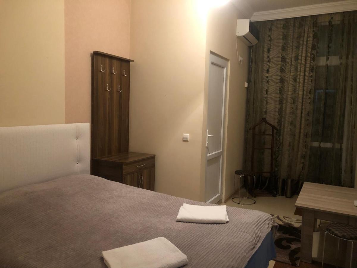 Twins Guest House By Black Sea Kobuleti Bagian luar foto