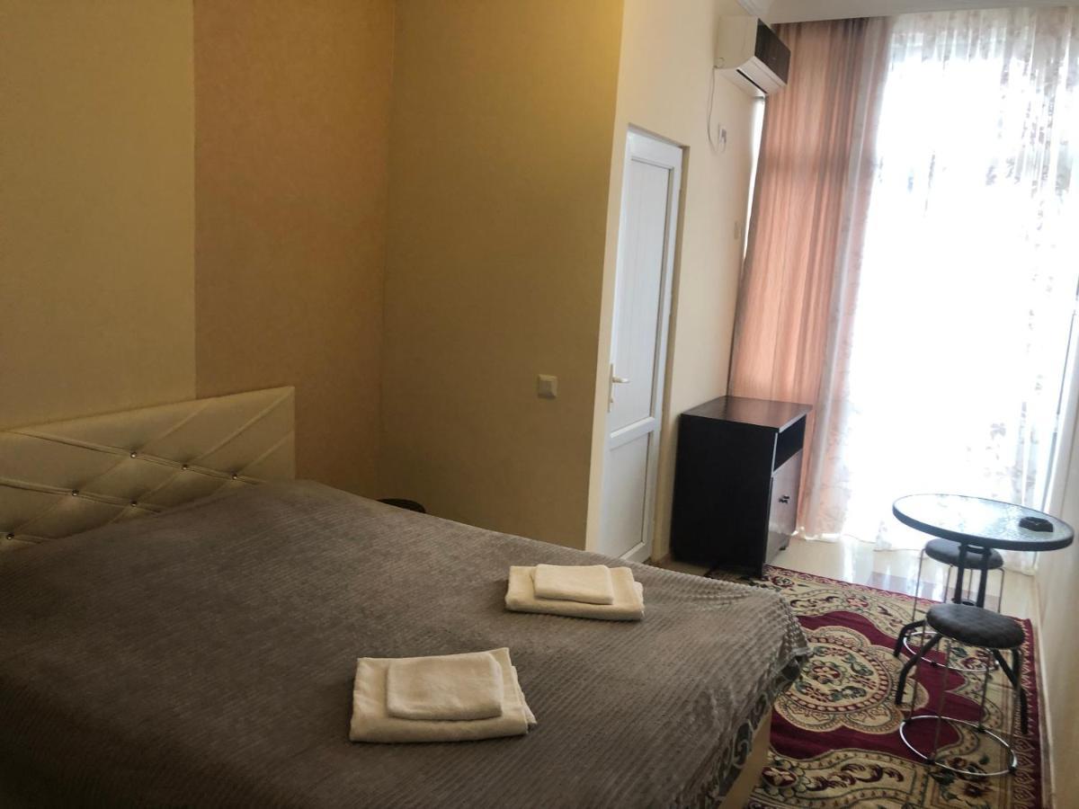 Twins Guest House By Black Sea Kobuleti Bagian luar foto
