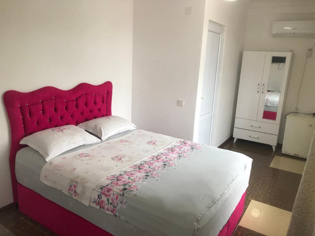 Twins Guest House By Black Sea Kobuleti Bagian luar foto