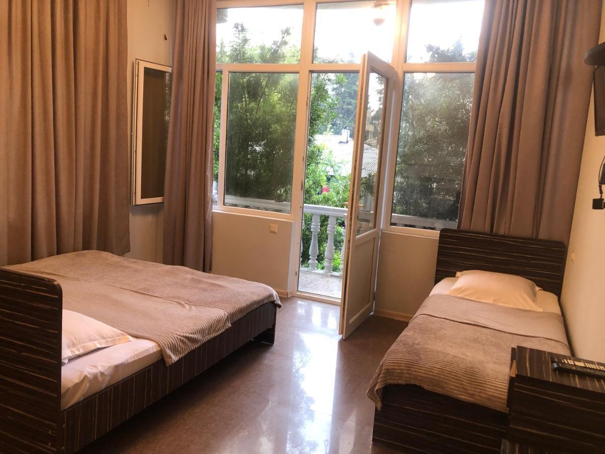Twins Guest House By Black Sea Kobuleti Bagian luar foto