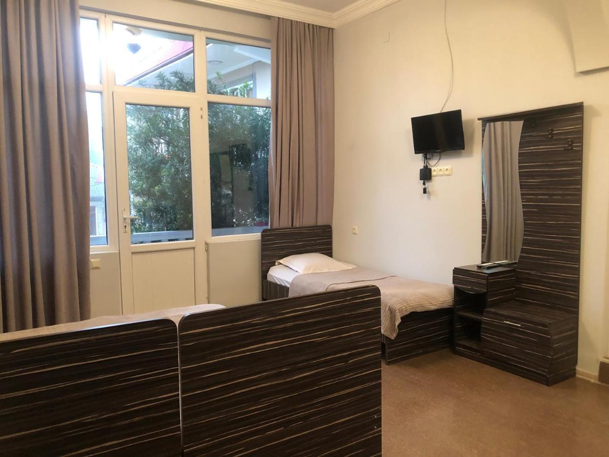 Twins Guest House By Black Sea Kobuleti Bagian luar foto