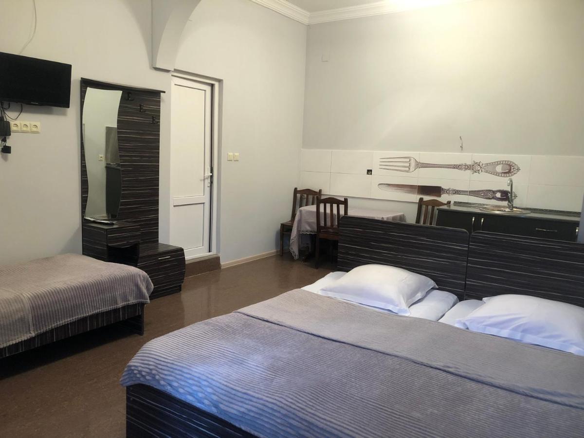 Twins Guest House By Black Sea Kobuleti Bagian luar foto