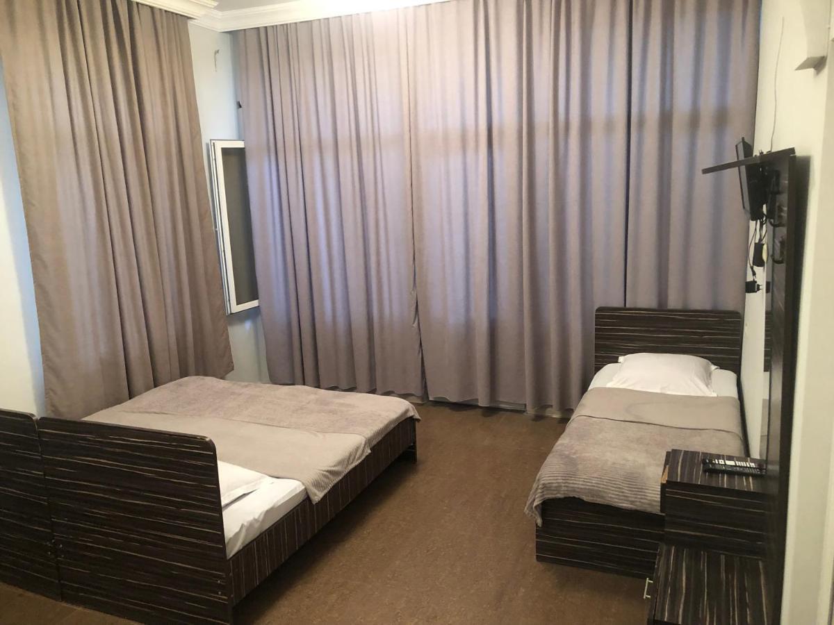 Twins Guest House By Black Sea Kobuleti Bagian luar foto