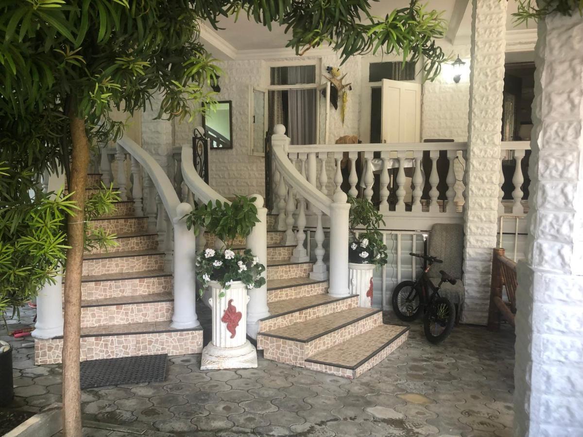 Twins Guest House By Black Sea Kobuleti Bagian luar foto