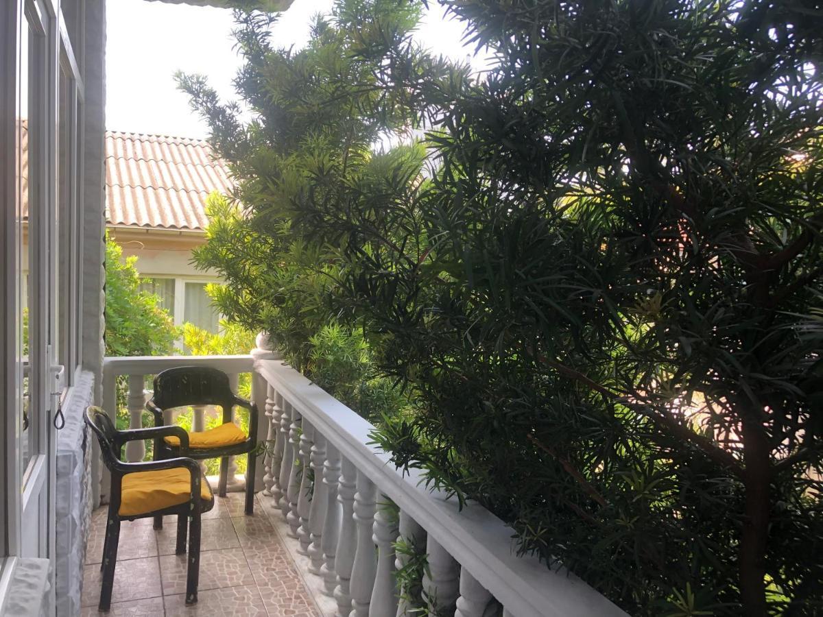 Twins Guest House By Black Sea Kobuleti Bagian luar foto